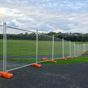 Pannelli di recinzione temporanei per barriere edili